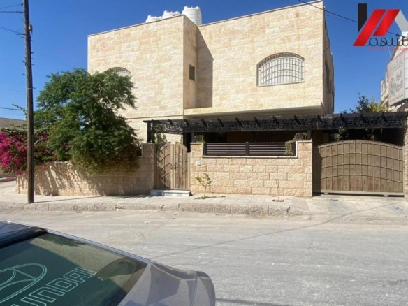 فلل للبيع والايجار في الزرقاء